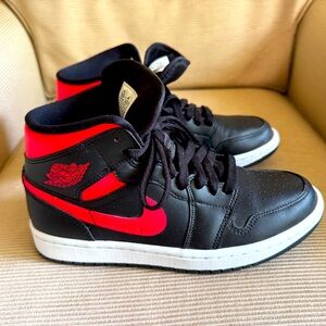 Like New Nike Air Jordan 1 Mid ‘Siren Red’ Size 8.5 women
